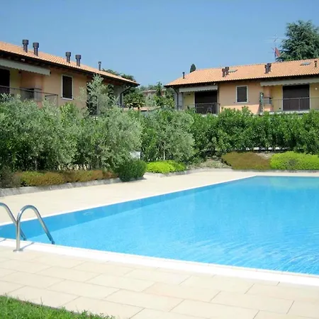 With Pool Near Prázdninový dům